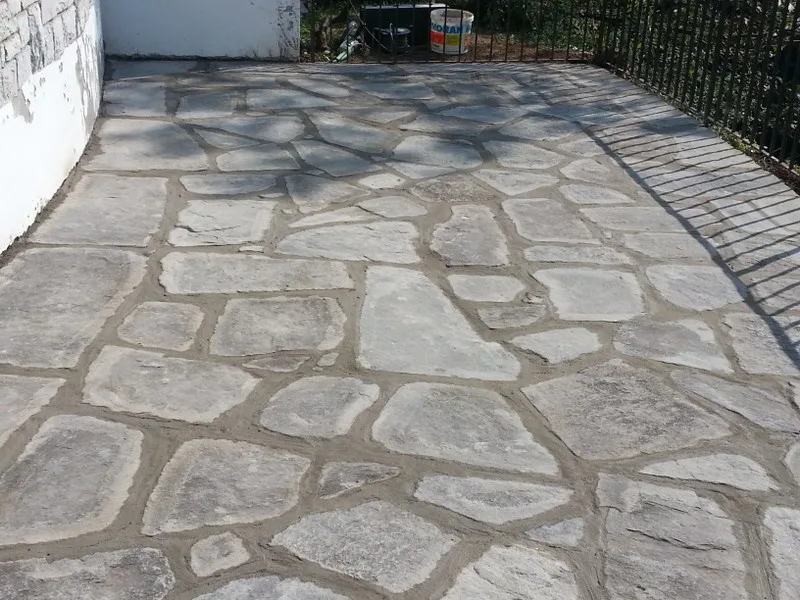 Terrazza finita con pavimento in pietra